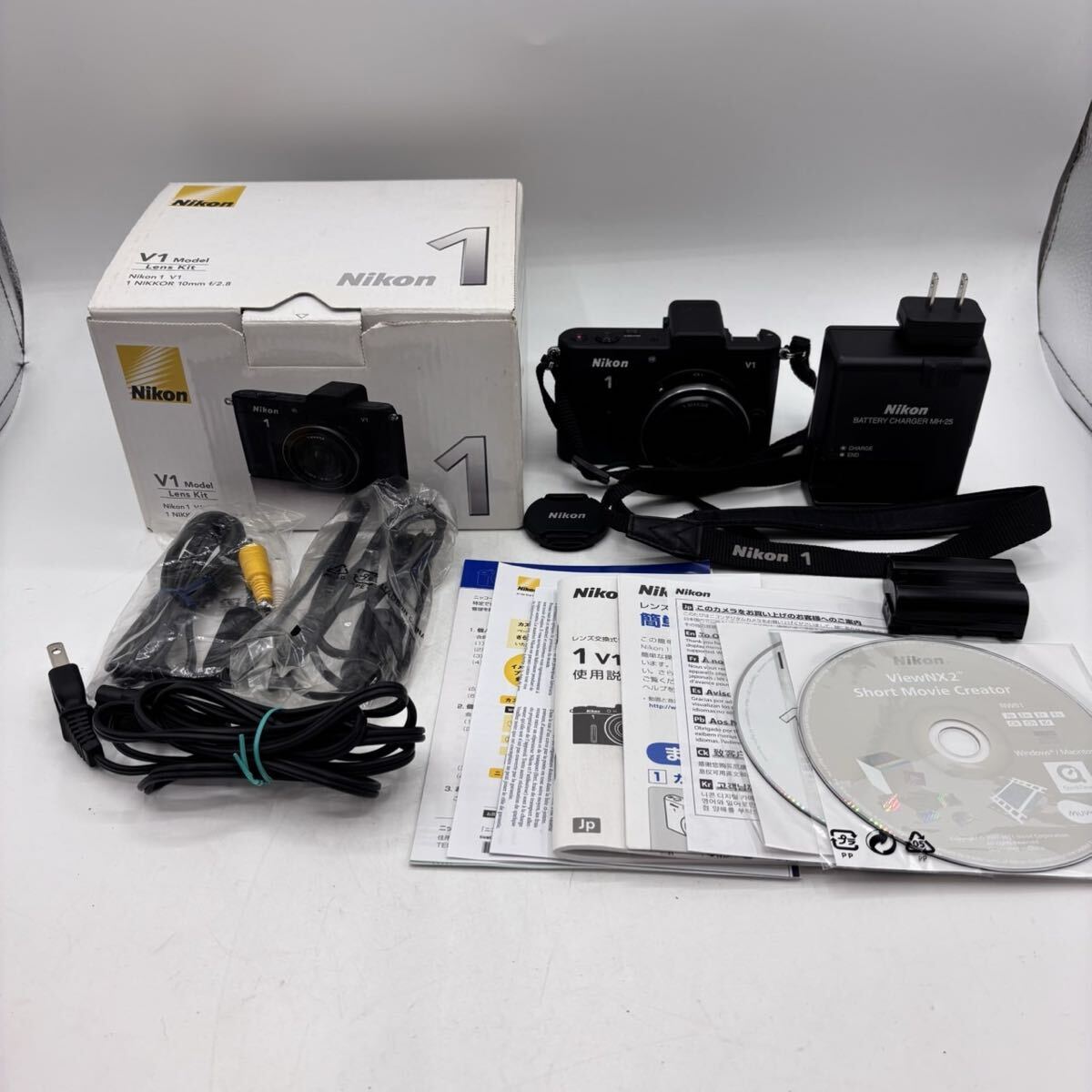 Nikon 1 V1 ニコン ミラーレス一眼 デジタルカメラ ボディ レンズ 1 NIKKOR 10mm 1:2.8 箱 チャージャー 取説 ケーブル 付拍卖