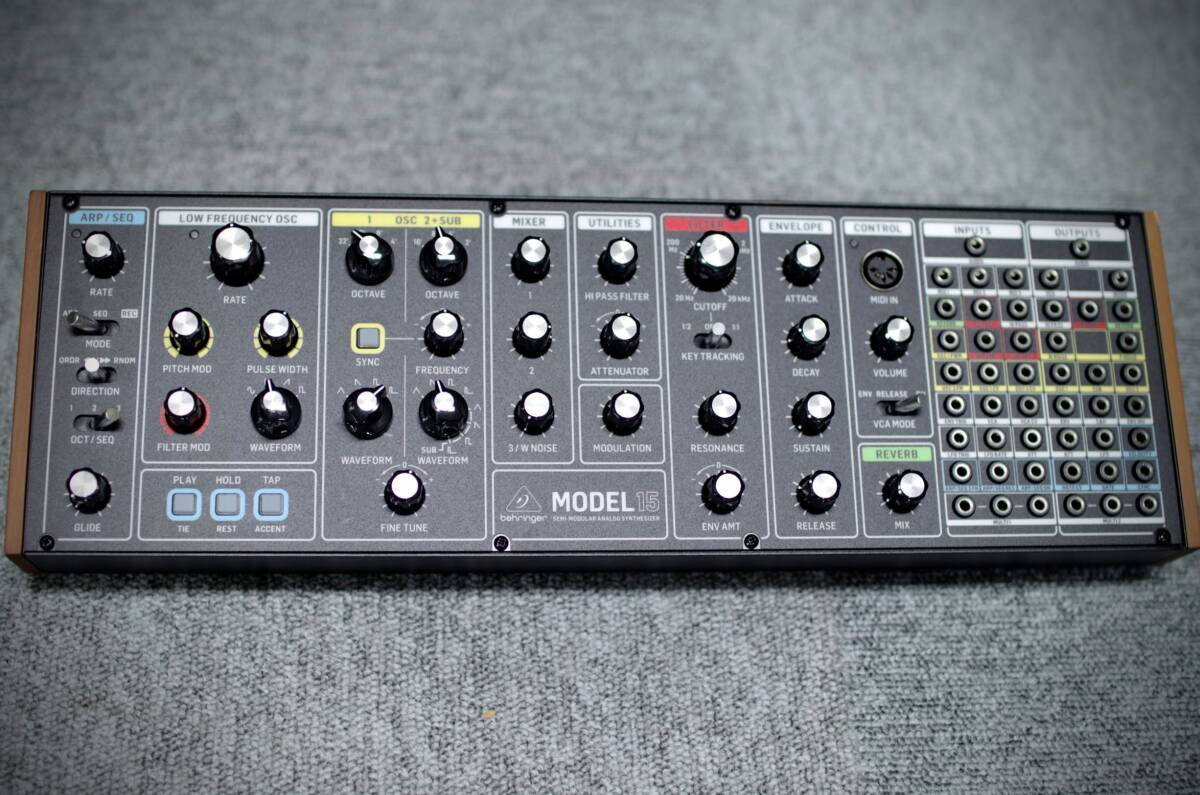 behringer MODEL15 アナログシンセサイザー拍卖