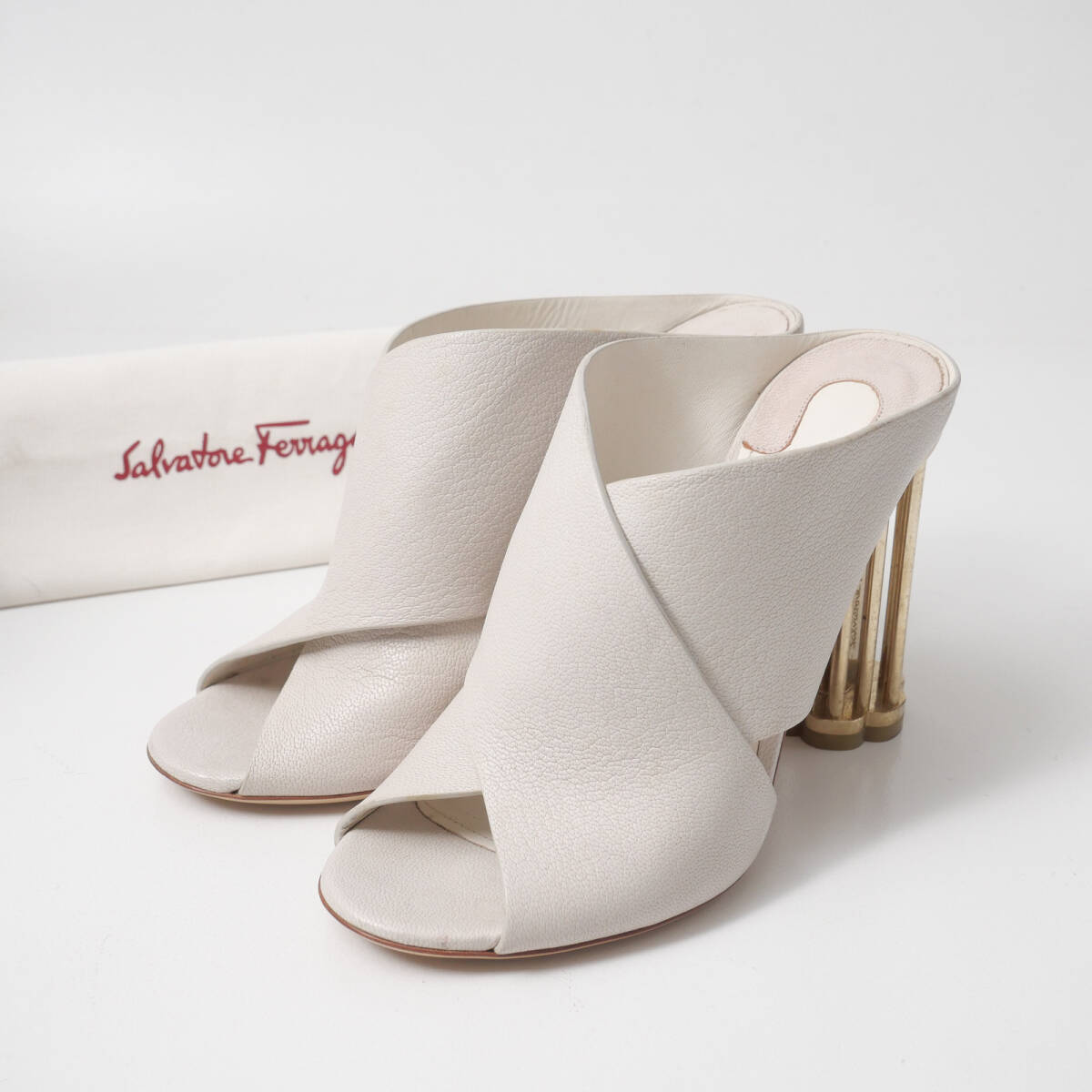 MI6734★イタリア製 Ferragamo サルヴァトーレフェラガモ ABRIOLA レザー 本革 サンダル 靴 アイボリー系 8C/24cm相当拍卖