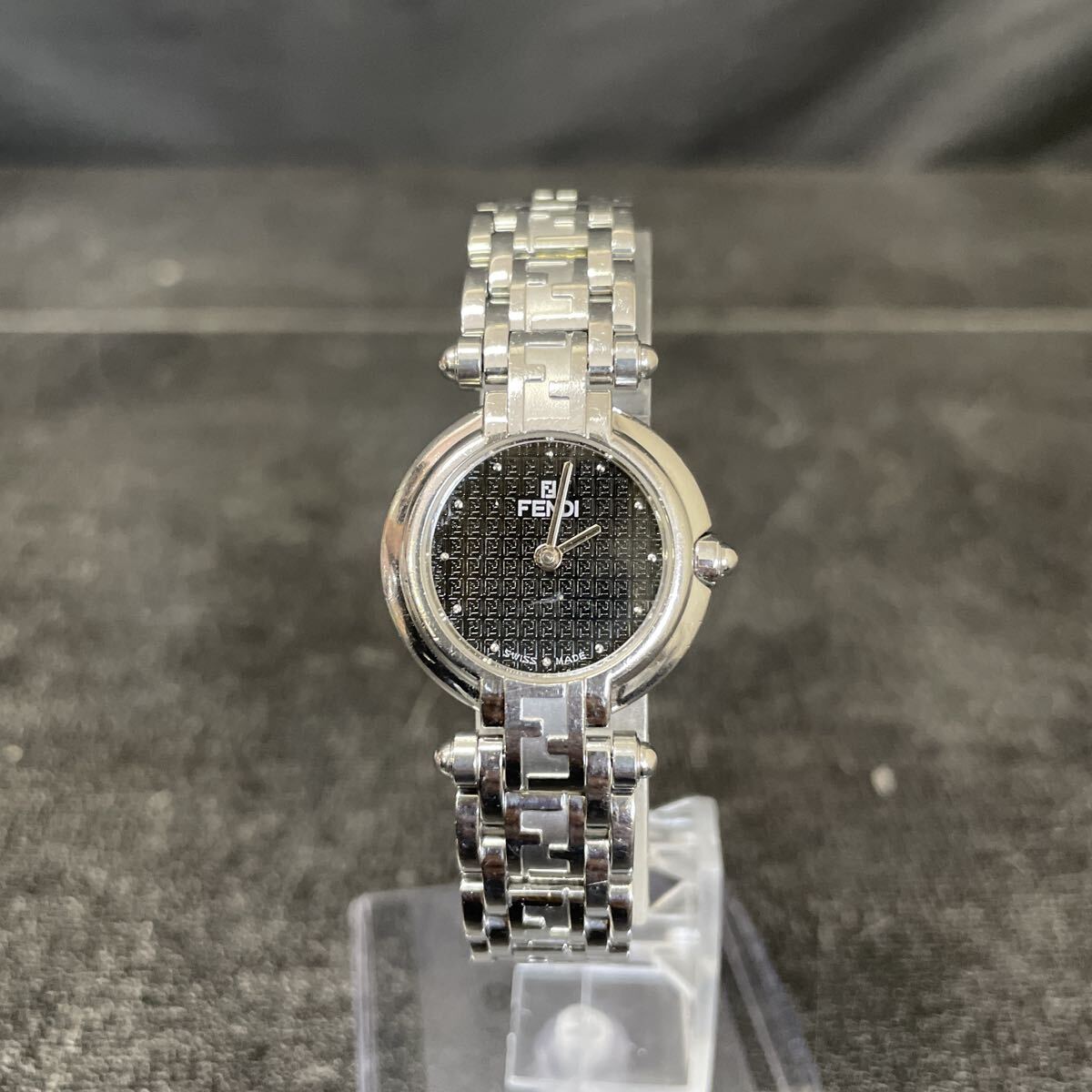 FENDI フェンディ 750L クォーツ 腕時計 レディース ウォッチ 時計 シルバー 文字盤 ブラック ブランド小物 2拍卖