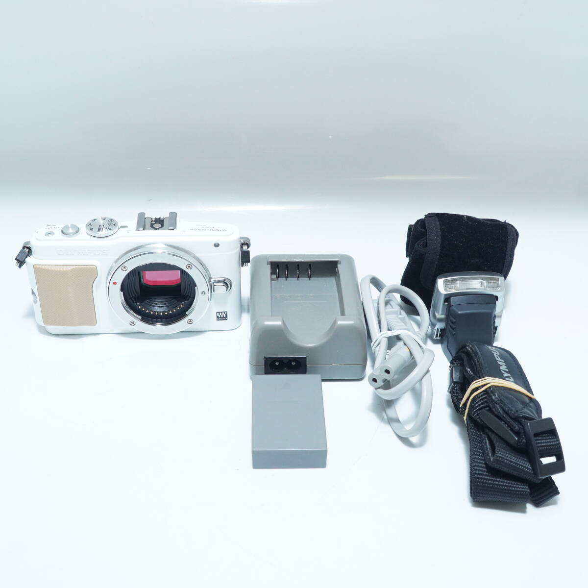 OLYMPUS オリンパス E-PL5 ホワイト ボディ拍卖