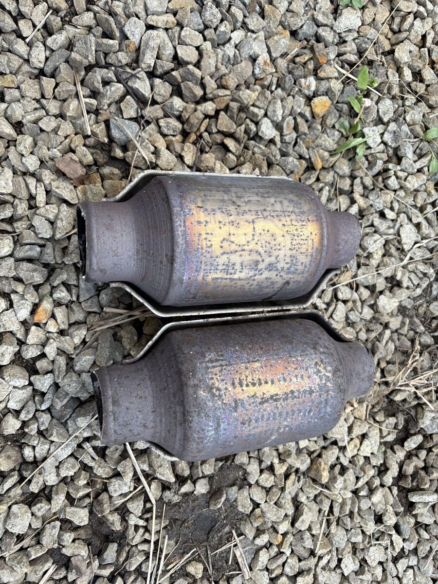 プリウス 触媒 TL2 2個セット 中身あります 素材用 トヨタ キャタライザー コンバーター プリウス拍卖