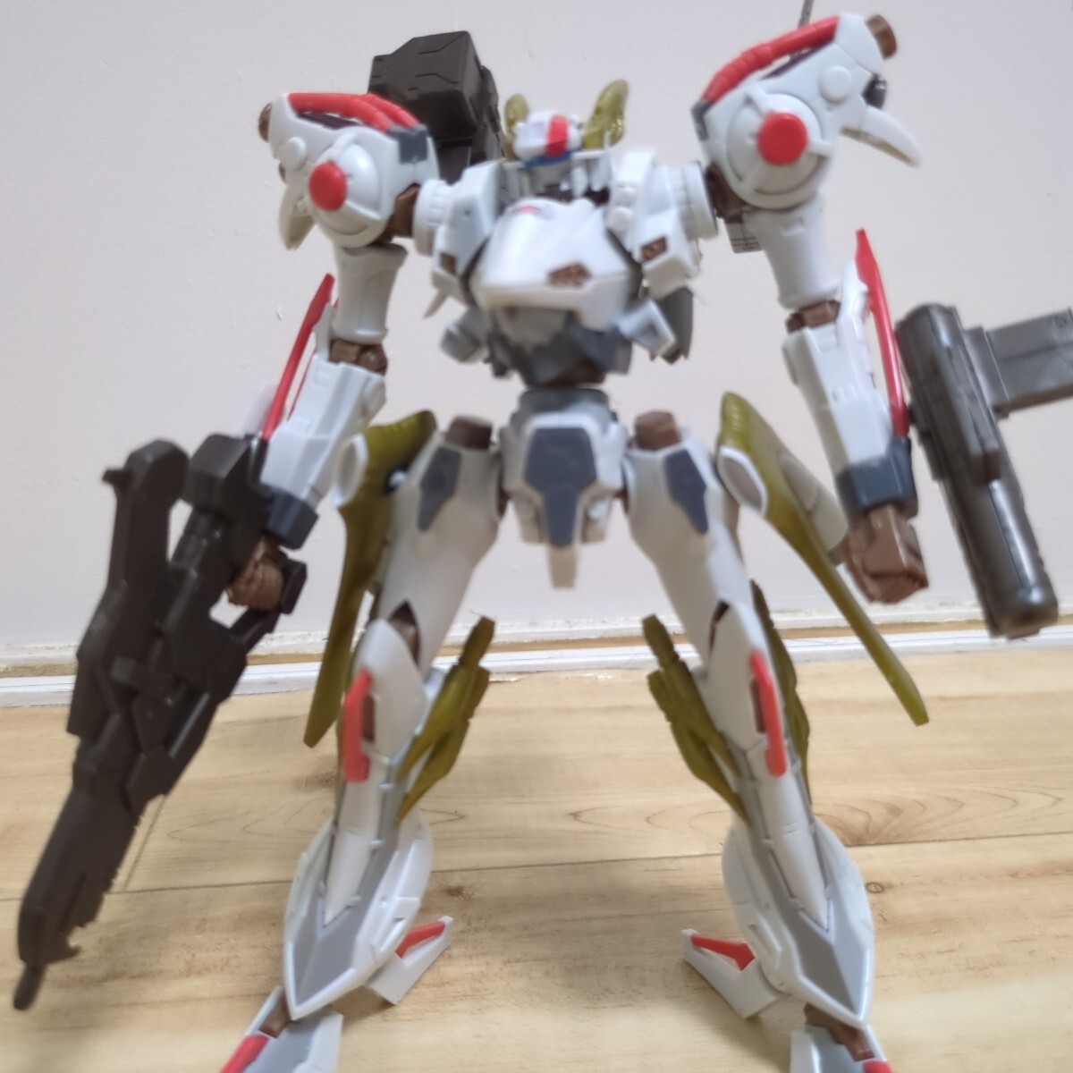 コトブキヤ1/72アーマード コアミラージュ C03-HELIOS ウィクトーリアVer. 拍卖