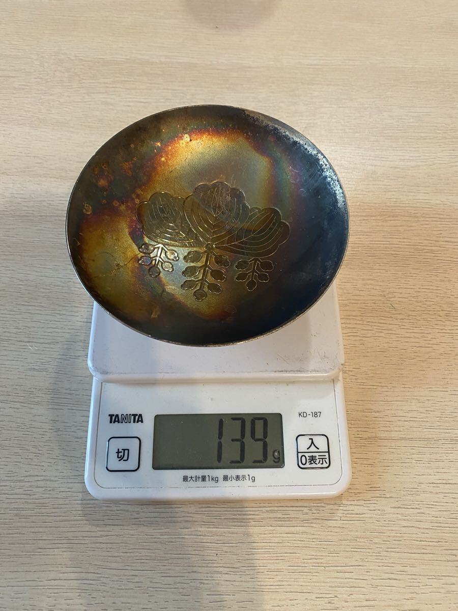 純銀製 銀杯 菊紋 139g 刻印あり SILVER 酒器 記念品 銀杯 刻印あり 純銀拍卖