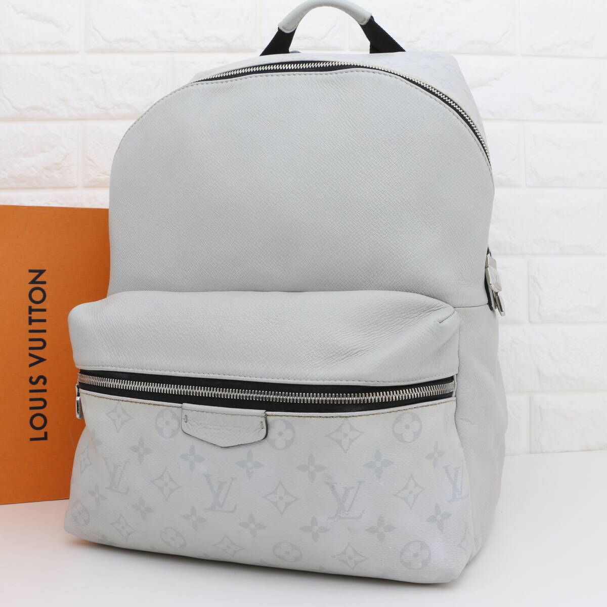 RFID搭載 LOUIS VUITTON ルイヴィトン タイガ ラマ ディスカバリー バックパック M30232 リュック モノグラム ホワイト メンズ レディース拍卖