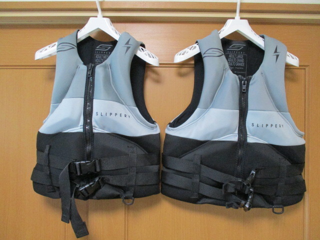 SLIPPERY/スリッパリー ライフジャケット2着セット拍卖