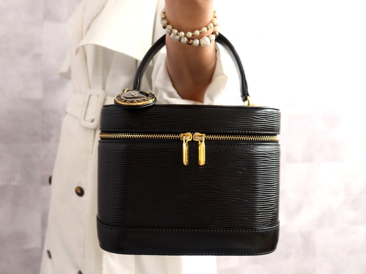 ●超美品●VALENTINO GARAVANI ヴァレンティノ ガラヴァーニ●エピ レザー 本革●バニティ ハンド バッグ●黒●ゴールド金具●Js67988拍卖
