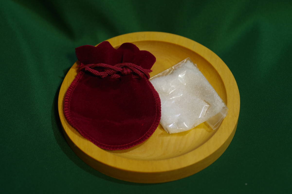 一寸した気になる場所の浄化に便利な、「持ち塩袋」です、御祓い済みの日本製の海水塩で安心で可愛いですお守り代わりにも!拍卖