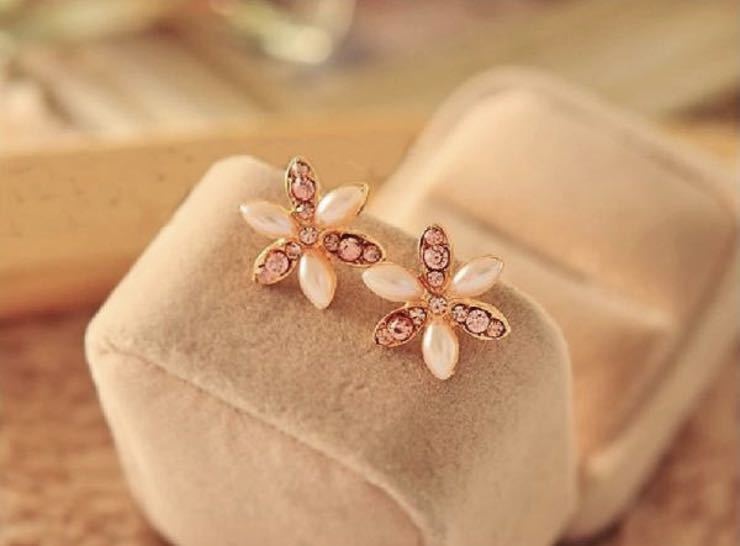 Precious Lady フラワーデザインピアス ゴールド拍卖