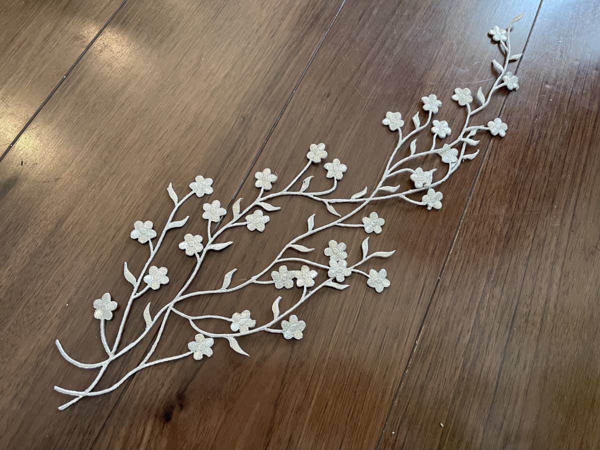刺繍ワッペンアイロンパッチ★お花 葉っぱ 銀シルバー★条件付送料無料拍卖