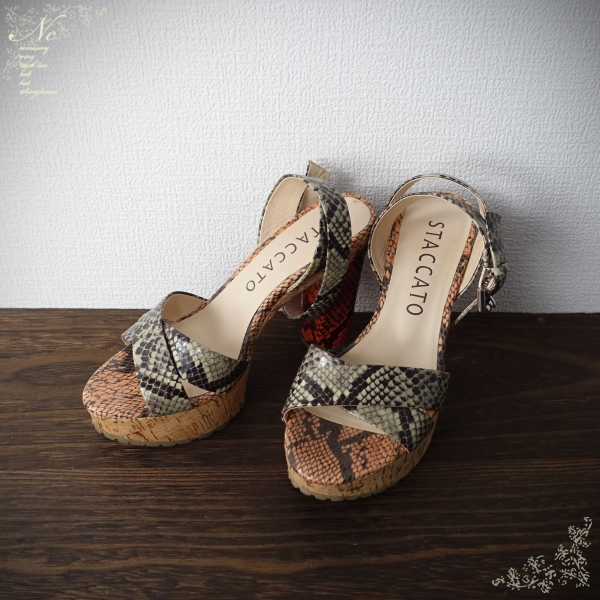 USED*STACCATO/スタッカート/22.0/ヘビ柄チャンキーヒールサンダル/オレンジ×ベージュ系拍卖