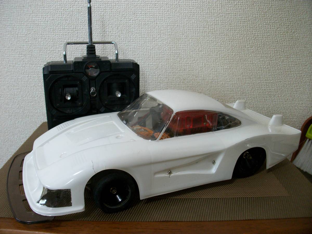 ☆【超目玉商品】田宮/ニチモ? 当時物 旧車 ポルシェ 金属シャーシ 美良品? 部品取 ジャンク扱 詳細不明 動作未確認現状優先!拍卖