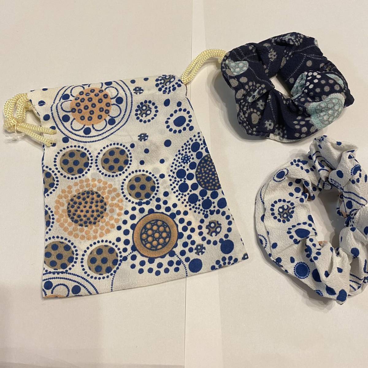 ミニ巾着 シュシュ 2個セット ネイビー ホワイト ヘアアクセサリー拍卖