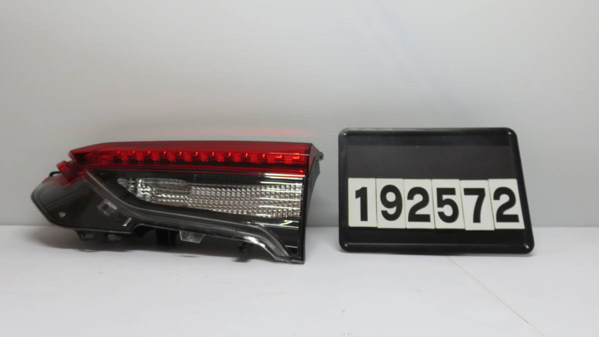【1925】RAV4 AXAH54 右テールフィニッシャーランプ 81581-42151拍卖