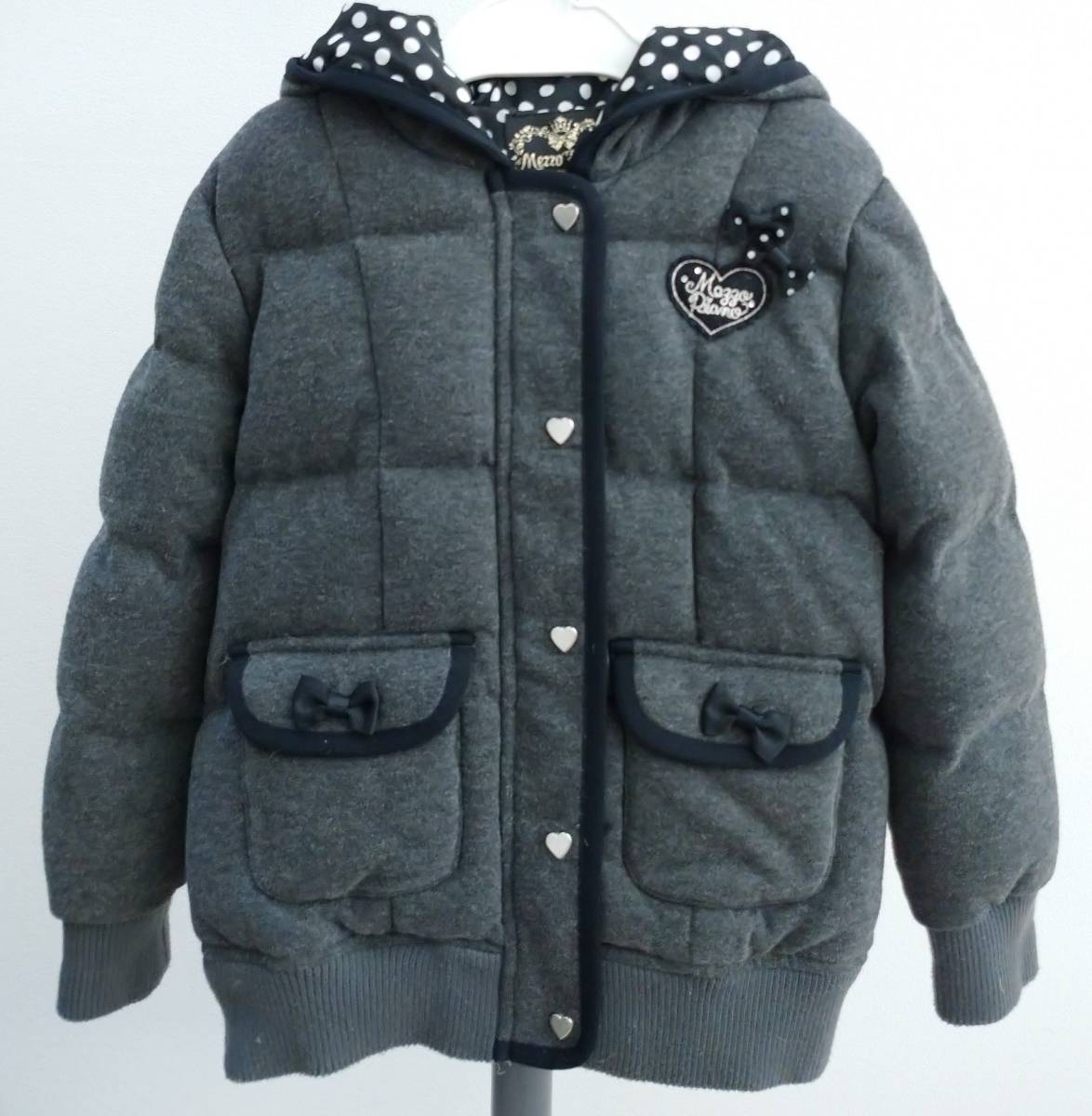 MezzoPiano メゾピアノ 裏地ドット柄ダウンジャケット グレー ブルゾン 120cm拍卖