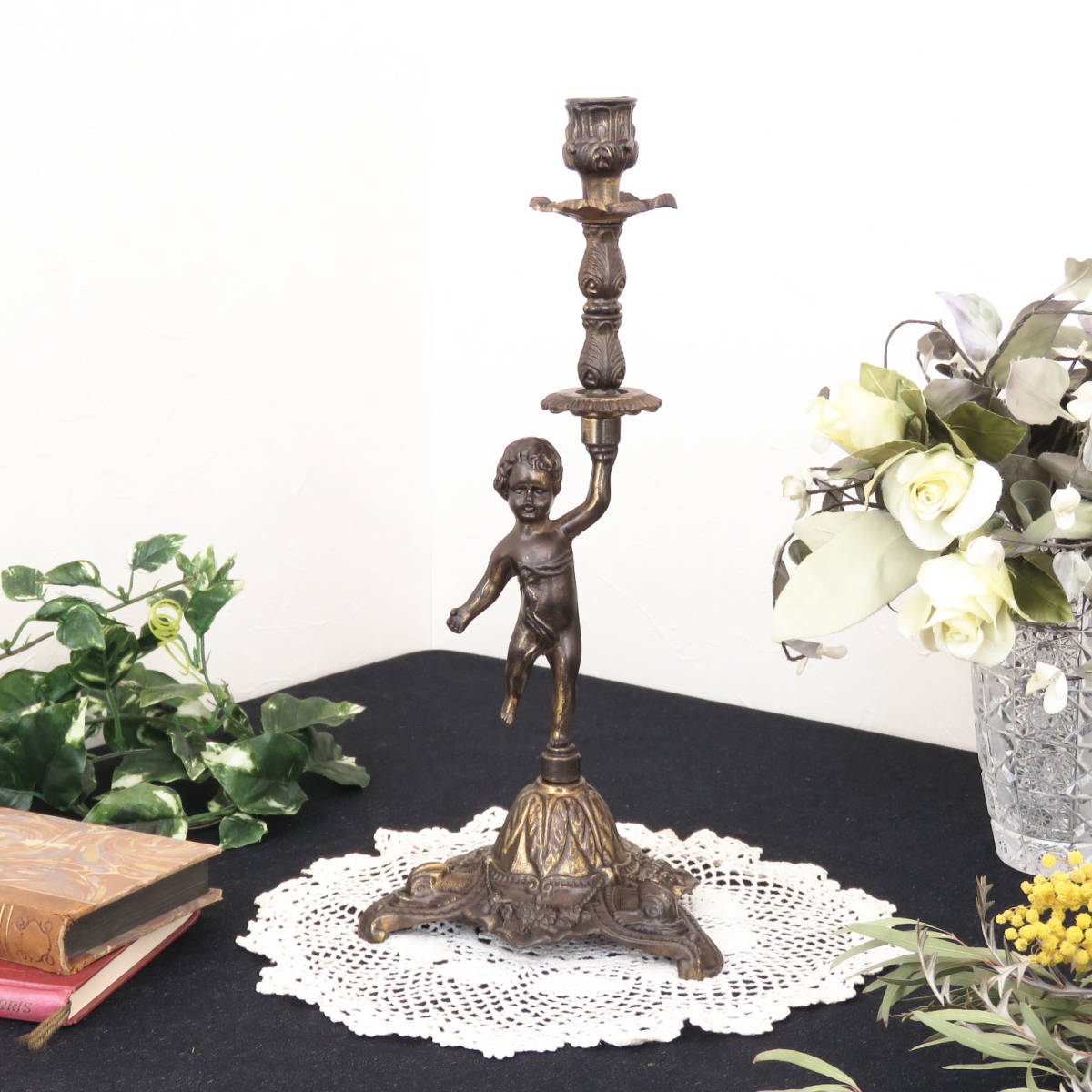 子供が持つ1灯の真鍮製キャンドルスタンド/燭台/ろうそく立て/店舗什器/ディスプレイ/インテリア雑貨/ベルギーのアンティーク雑貨/AL-0292拍卖
