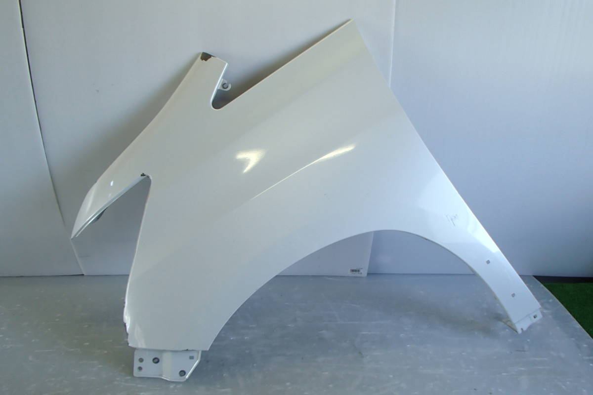 ANH20/GGH20/ATH25/GGH25/ATH20 ヴェルファイア Z・ZR HV 純正 フロント 左 フェンダー ミラー穴 070 パール 53802-58060 【21-687】拍卖
