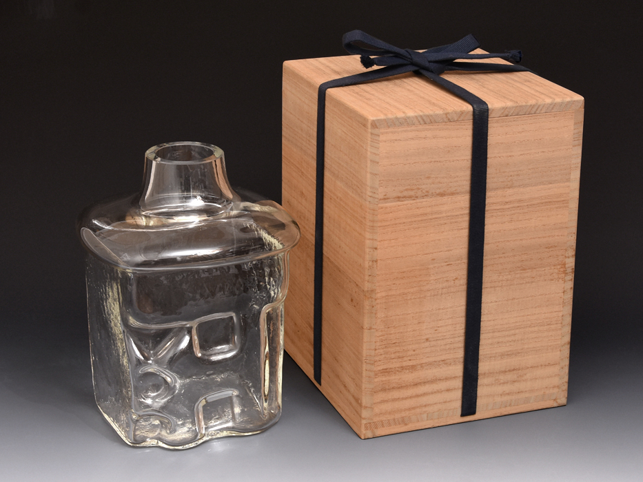 珍品 淡島雅吉(造)しづくガラス 花瓶 高:20.9㎝ 桐箱 花器 花生 花入 オブジェ ガラス工芸 吹込硝子 昭和 師:広川松五郎 美品 z0836n拍卖