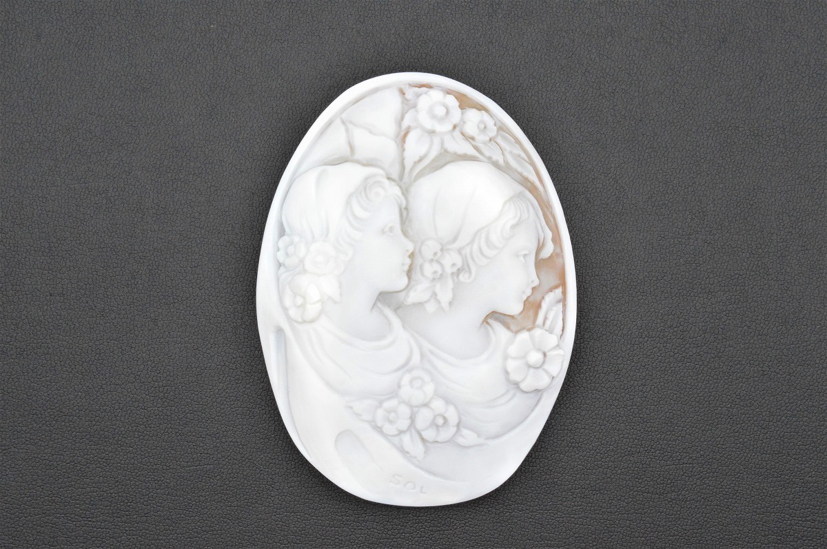 大判◆ソルヴィーノ◆シェルカメオ ルース 約90.02×66.58mm 約24.93g【124.65ct】 作家 サイン コレクション CH-210拍卖