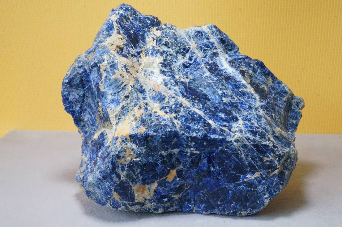 希少!昔の在庫なので上質!色合いが綺麗な上質ブラジル産ソーダライト【特大サイズ原石】1804g拍卖