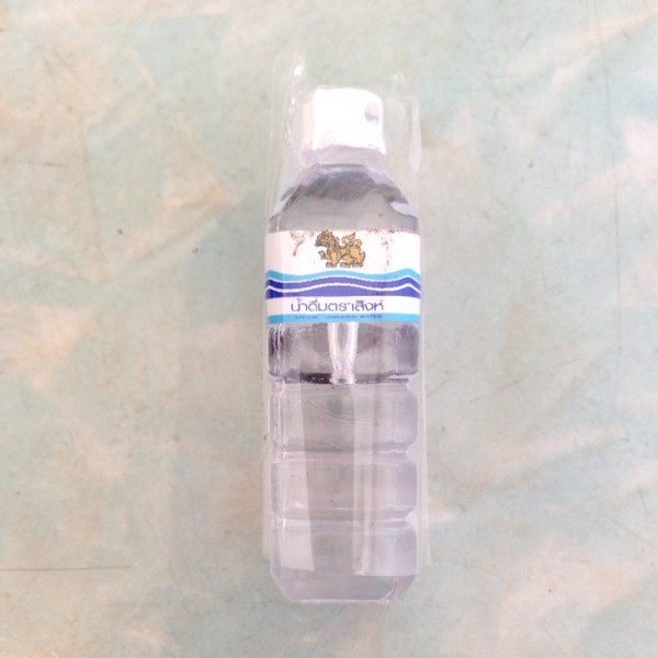 新品&即決◎タイのミネラルウォーターのミニチュアマグネット【シンハーウォーター】拍卖