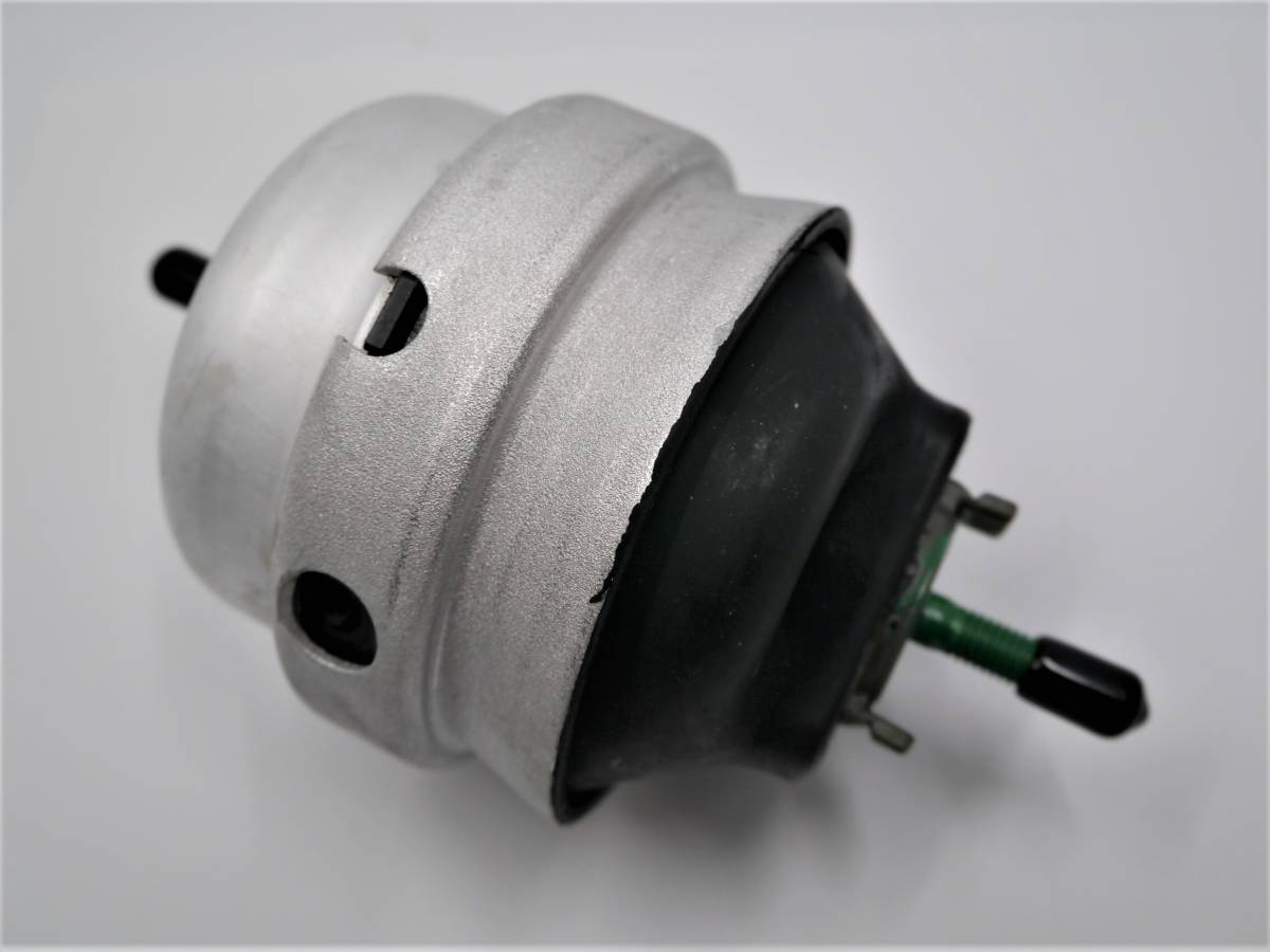 (送料込) アウディA4(8H7 B6 8HE 8EC 8ED B7) エンジンマウント左用 【新品】2002-2008年拍卖