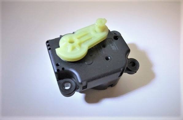 (送料込) サーブ 9-3 FB207 FB284 エアコンフラップモーター【サーブ純正・新品】(右側)ACC拍卖