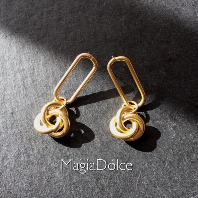 送料無料*MagiaDolce 5355●silver925ポスト フープピアス マットゴールドピアス アレルギー対応ピアス フープピアス 艶なしゴールド拍卖