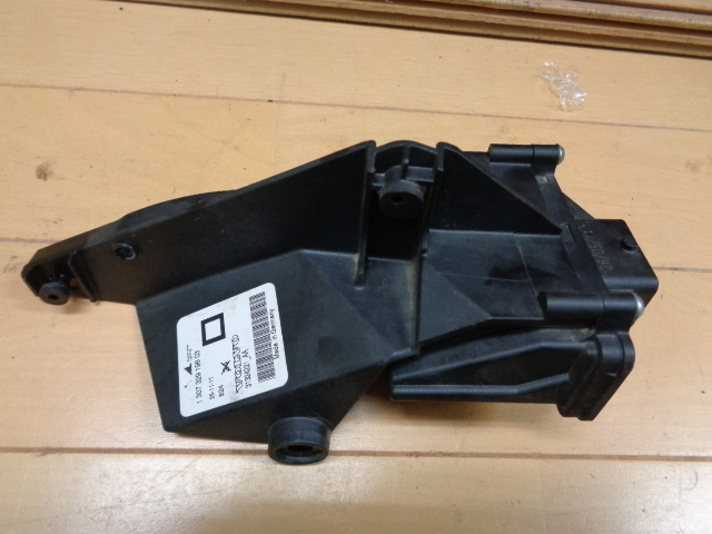 ボルボV50CBA-MB4204S 純正 コントロールユニット ヘッドライト(31324221_AA)拍卖