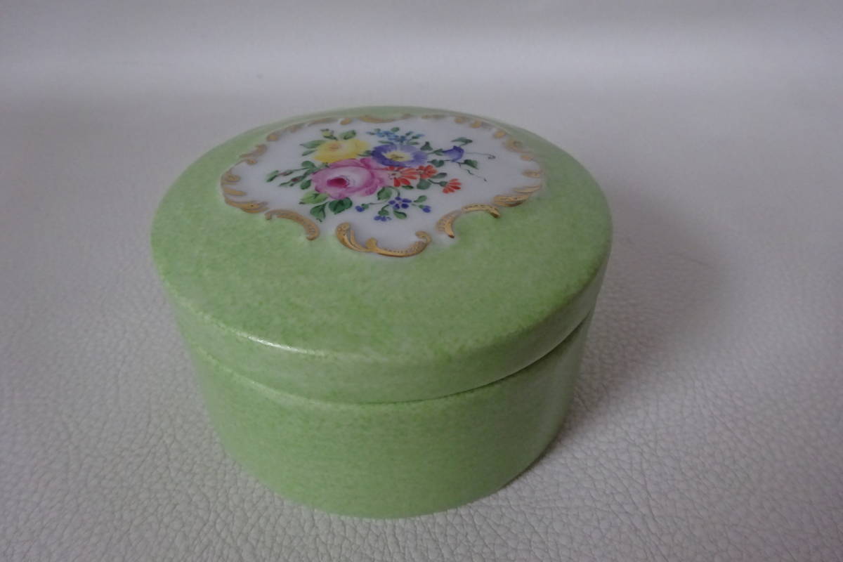 フランス製 PORCELAINE DE LIMOGES【リモージュ焼☆リーフグリーン&ヨーロピアンフラワーの蓋付き小物入れ】アンティーク・ビンテージ①拍卖
