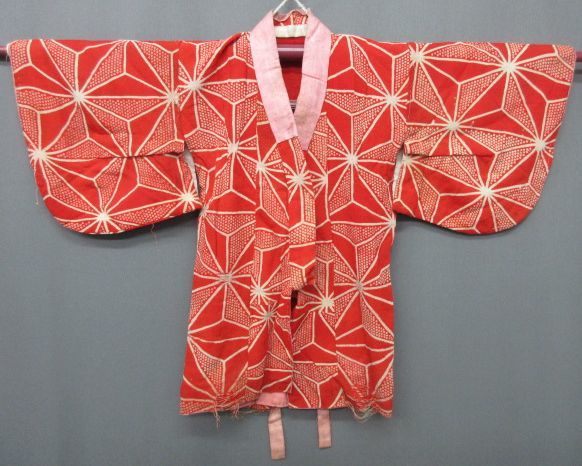 【政】29348 麻の葉模様 縮緬 子供 着物 ちりめん 赤チリ 拍卖