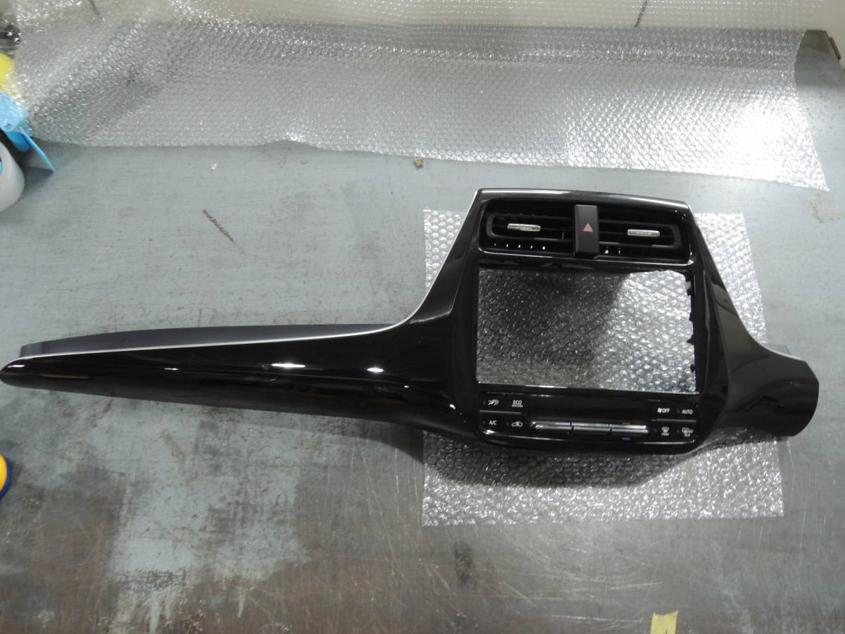 ・ DAA-ZVW51 プリウス 2058 km 純正 エアコンスイッチパネル 吹き出し口 センターパネル T-0532拍卖