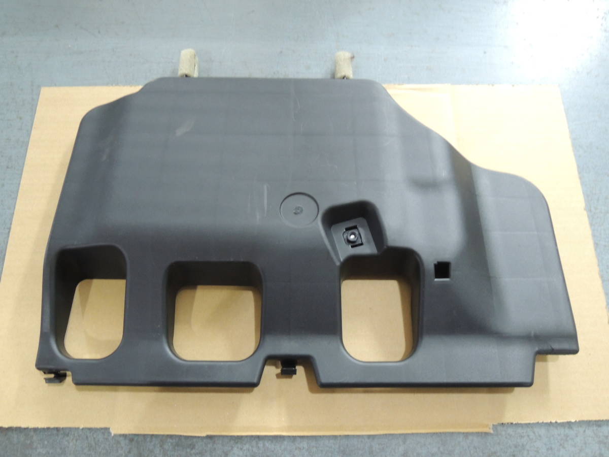 ・ 【1円スタート】DAA-ZVW51 プリウス 走行2058Km ダッシュ左下アンダーカバー 55607-47080 #2105拍卖