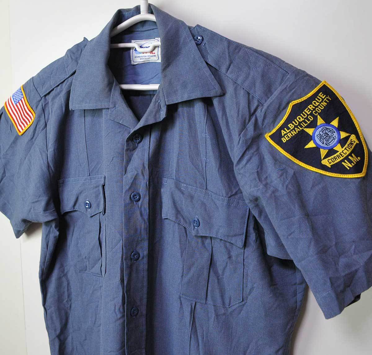古着●アメリカ刑務官 半袖シャツ ニューメキシコ州 ベルナリオ郡 アルバカーキー 15 S相当 シミ・シワ xwp拍卖