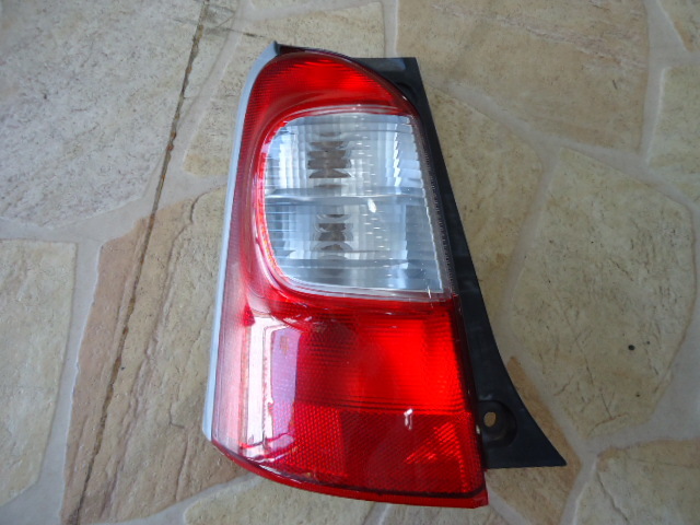 送料込み L235S ダイハツ エッセ 18年式 テールランプ 左拍卖