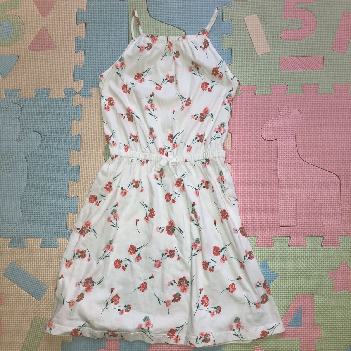 【新品即決】GAPキッズ とってもおしゃれな女の子用花柄キャミソールワンピース M(8) 130~140cm拍卖