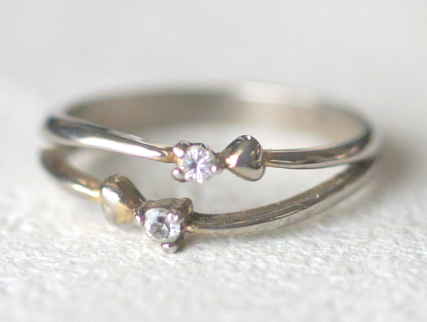 シルバー925製 小さなハートのリボンにジルコニア付き ピンキーリング 約5号拍卖