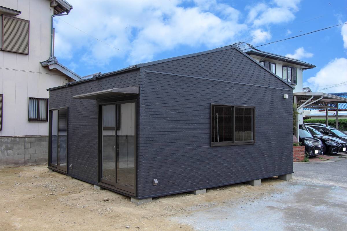 3連棟 約9坪 5,400×5,400三角屋根プレハブ 夏は涼しく冬は暖かい 全国設置可能 オーダーメイドプレハブ ユニットハウス 事務所拍卖