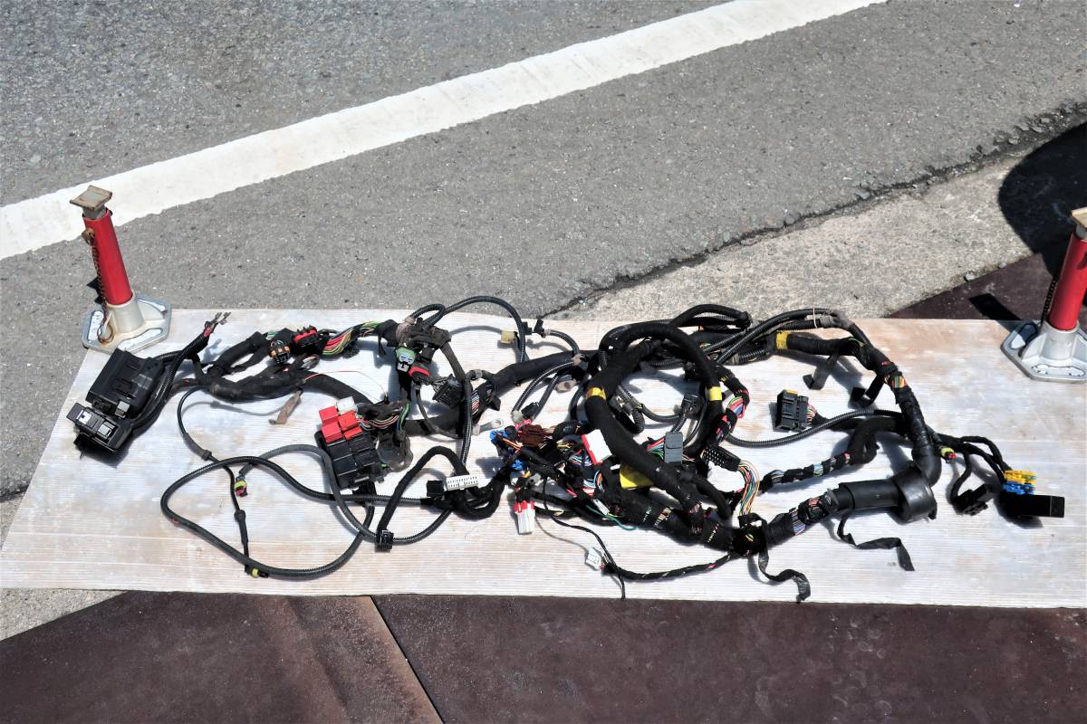 H10 E-932A1 アルファロメオ 156 V6 2.5 2WD 6F 右H 純正 エンジン メイン ハーネス 配線 リレー (エンジンルーム~右側室内) / 96500km拍卖