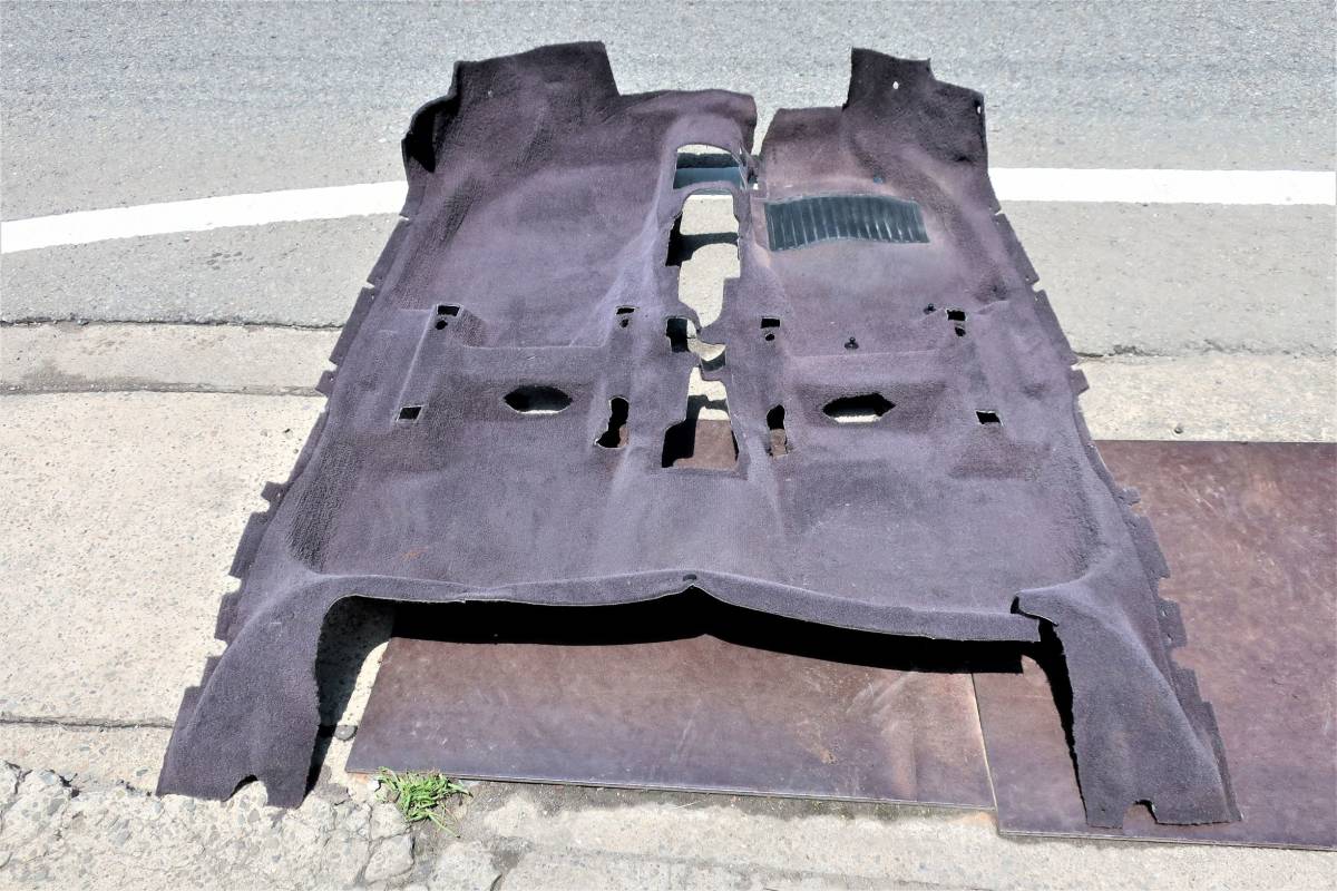 H10 E-932A1 アルファロメオ 156 V6 2.5 2WD 6F 右H 純正 室内 内装 内張 カーペット 絨毯 / 96500km拍卖