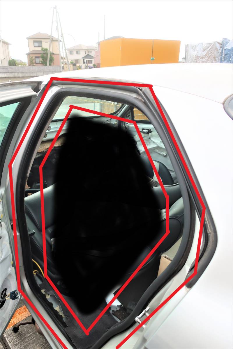 H10 E-932A1 アルファロメオ 156 V6 2.5 2WD 6F 右H 純正 リア左側 助手席側後席ドア ウェザーストリップ ドアパッキン / 96500km拍卖