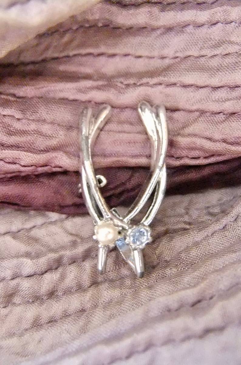 ヴィンテージ:訳あり:シルバーカラー、フェイクパールとスカイブルーのストーンブローチ拍卖