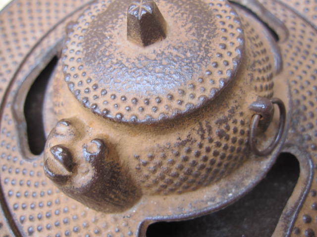 ☆小さいたぬきです。 南部鉄器 岩鋳 小狸付 灰皿 中古☆拍卖