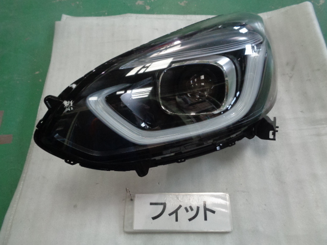 フィット GR1 左ヘッドランプユニット LED 即決 5494拍卖