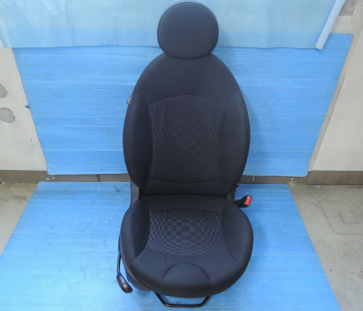・ MF16S BMW MINI ミニクーパーS 純正 運転席 シート ヘッドレスト付き 右 フロント B-1547拍卖