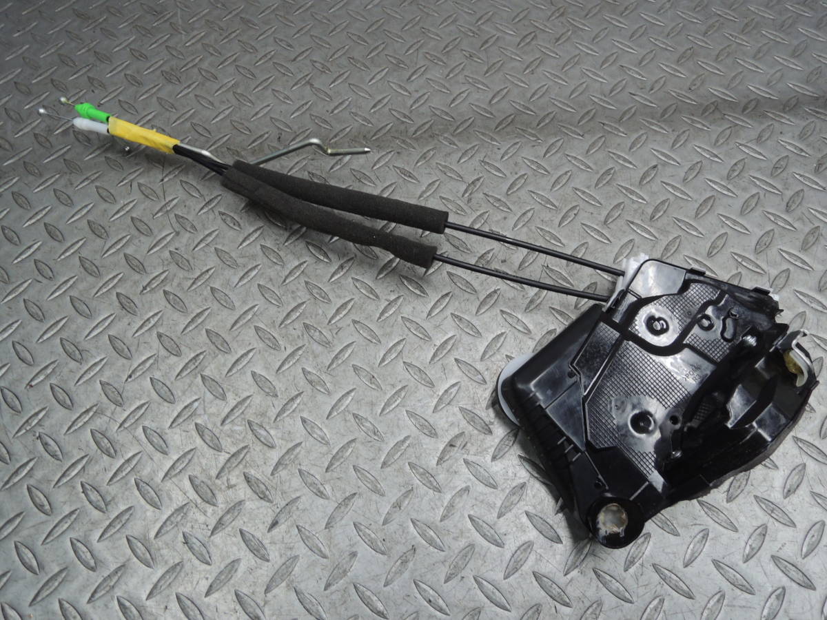 ・ DAA-ZVW51 プリウス Aプレミアム ツーリングセレクション 純正 フロント 右 FR ドアロック/アクチュエーター T-0532拍卖