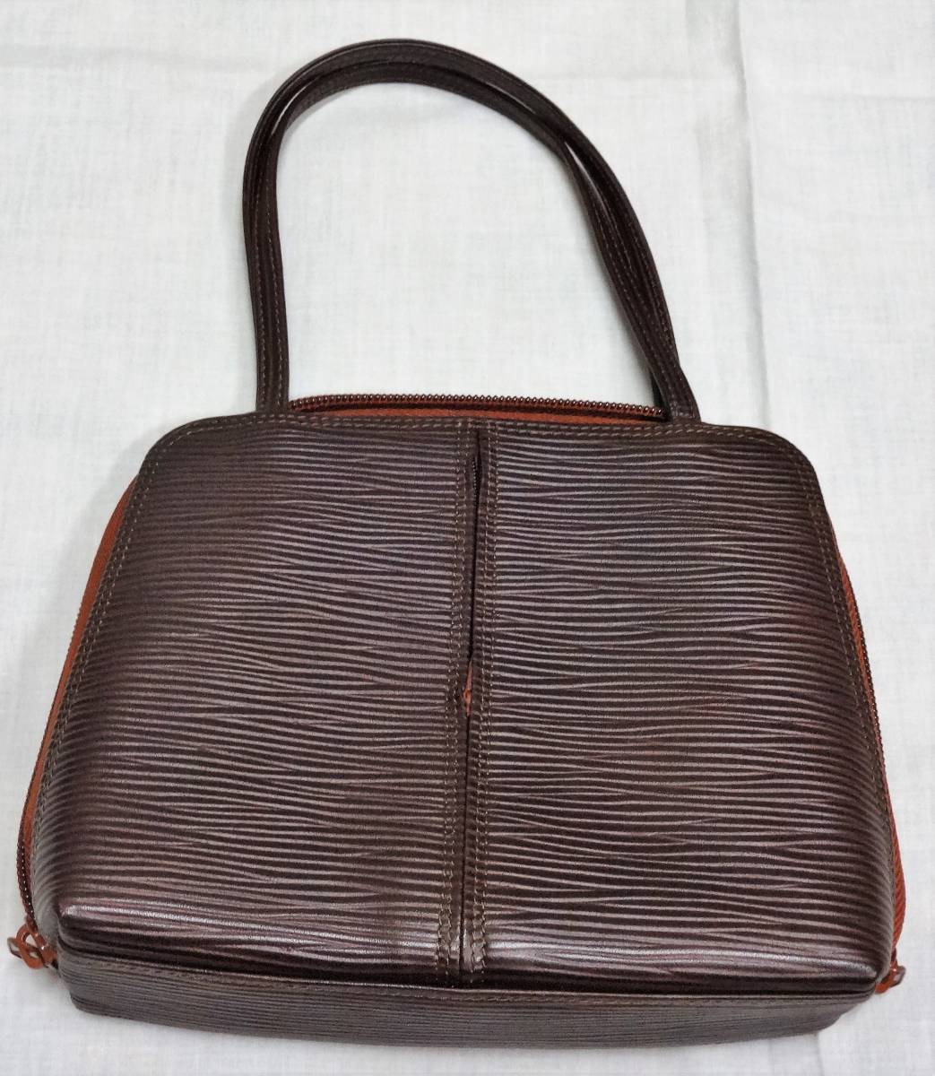 未使用!お薦め品素敵で機能的・本革製・エトワールミニバッグ(ポーチ)ポケットいっぱい、ハンカチ、ティッシュ、財布入れに拍卖