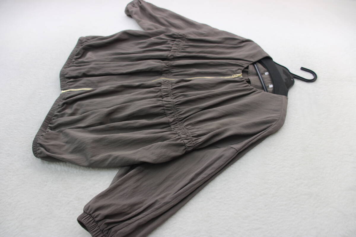 4677 新品 ギャザーノーカラーZIPブルゾン拍卖