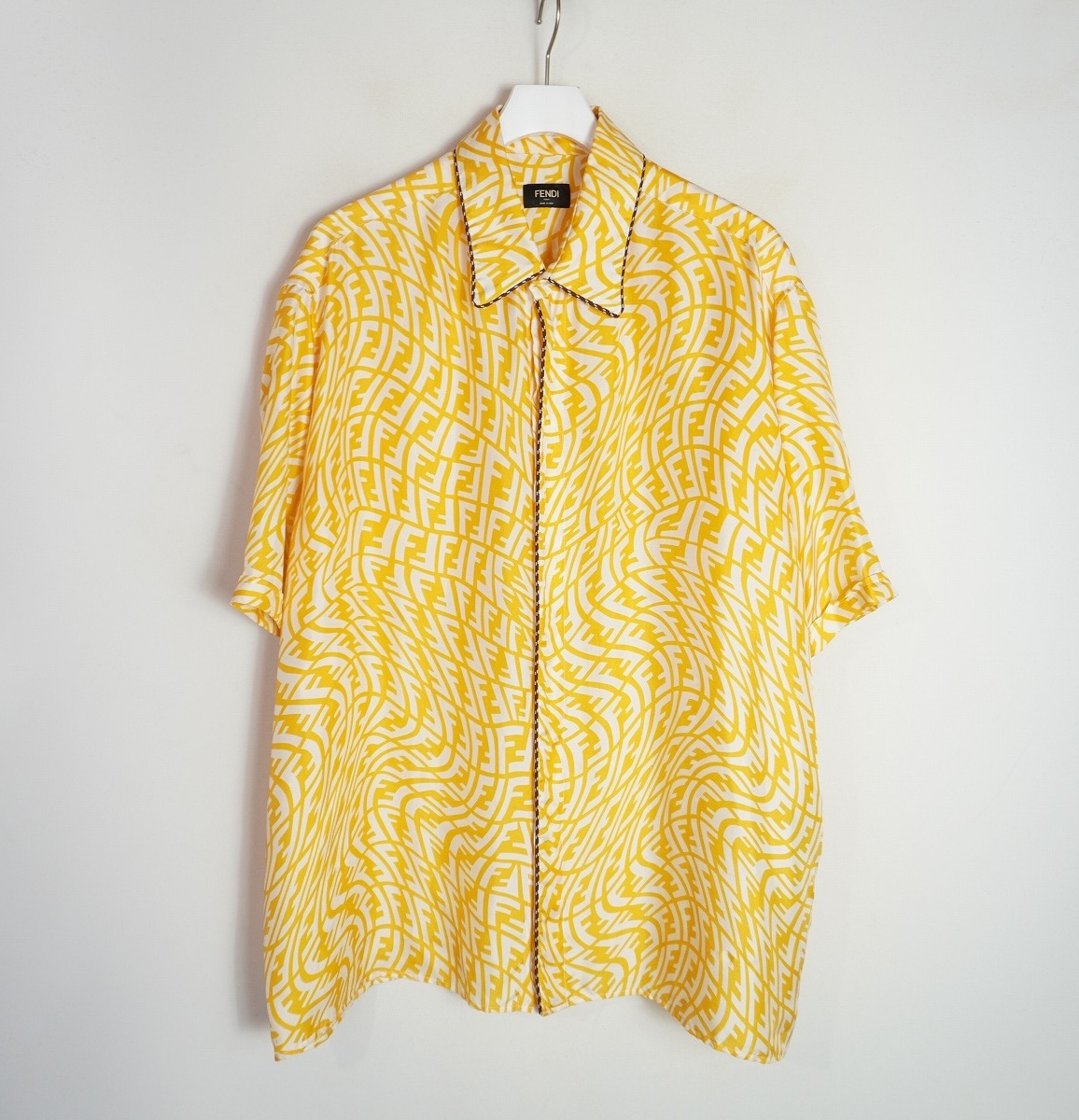 美品 国内正規 FENDI フェンディ 半袖 パジャマ シャツ パイピング デザイン FFロゴ 総柄シルク FS0795 AG9D サイズ43 本物 黄921Q♪拍卖