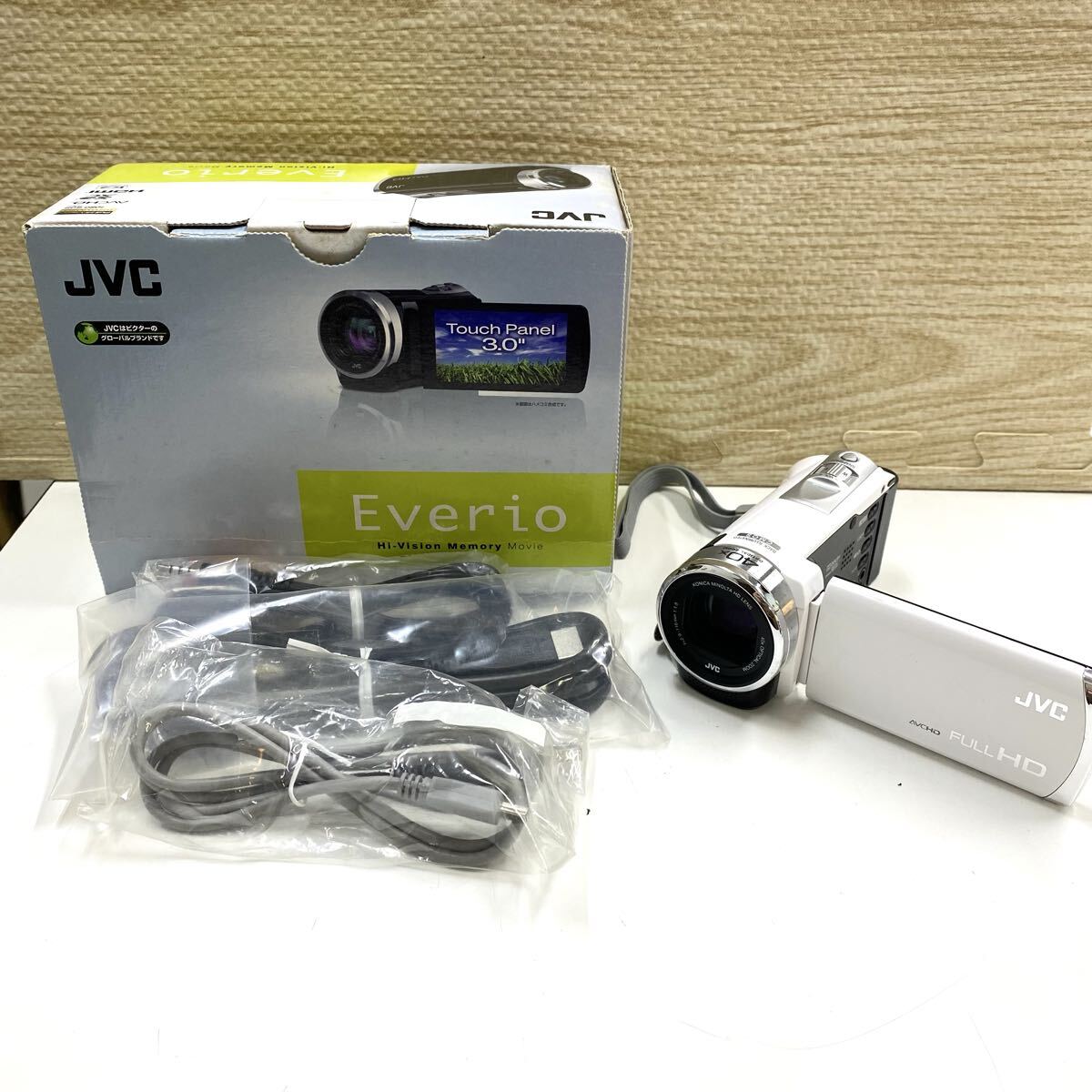 瀧511 JVC エブリオ Everio デジタルビデオカメラ ビデオカメラ ハイビジョンメモリームービー GZ-HM390 ホワイト拍卖